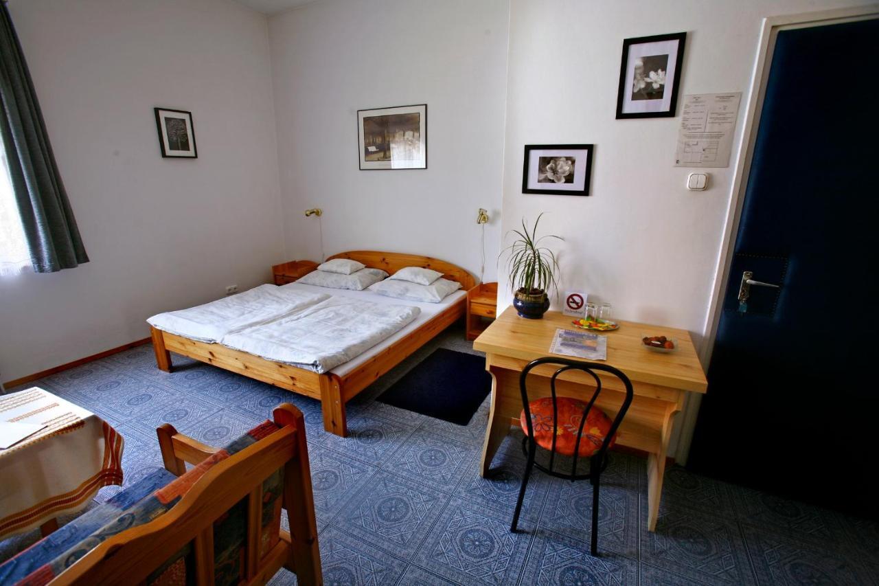 Hotel Keszi Panzio à Budakeszi Chambre photo